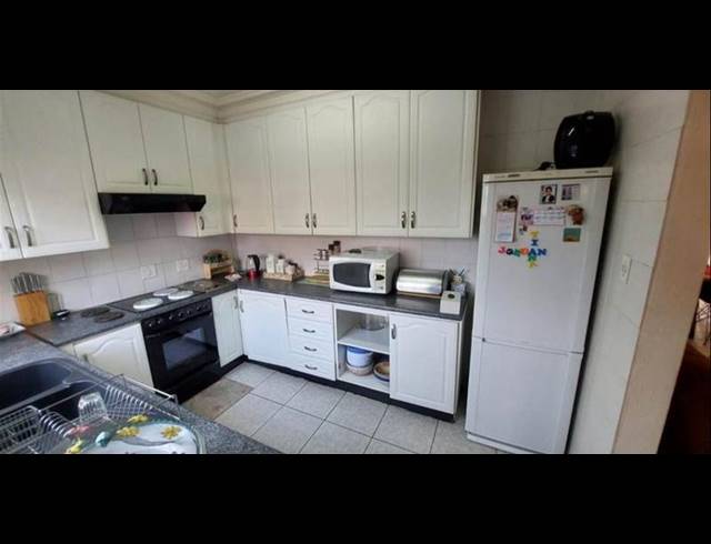 4 BEDROOM TOWNHOUSE FOR SALE IN BASSONIA